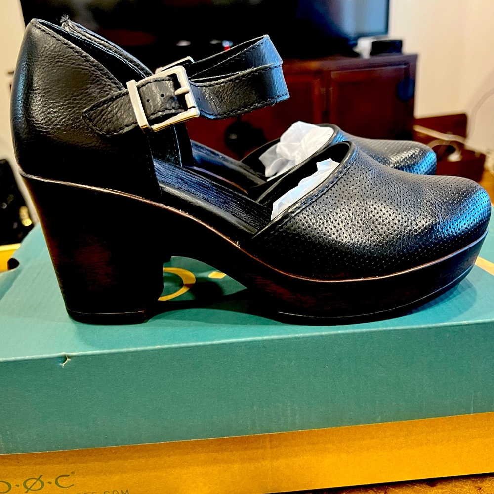 NEW Born b.o.c. Gia clog size 7